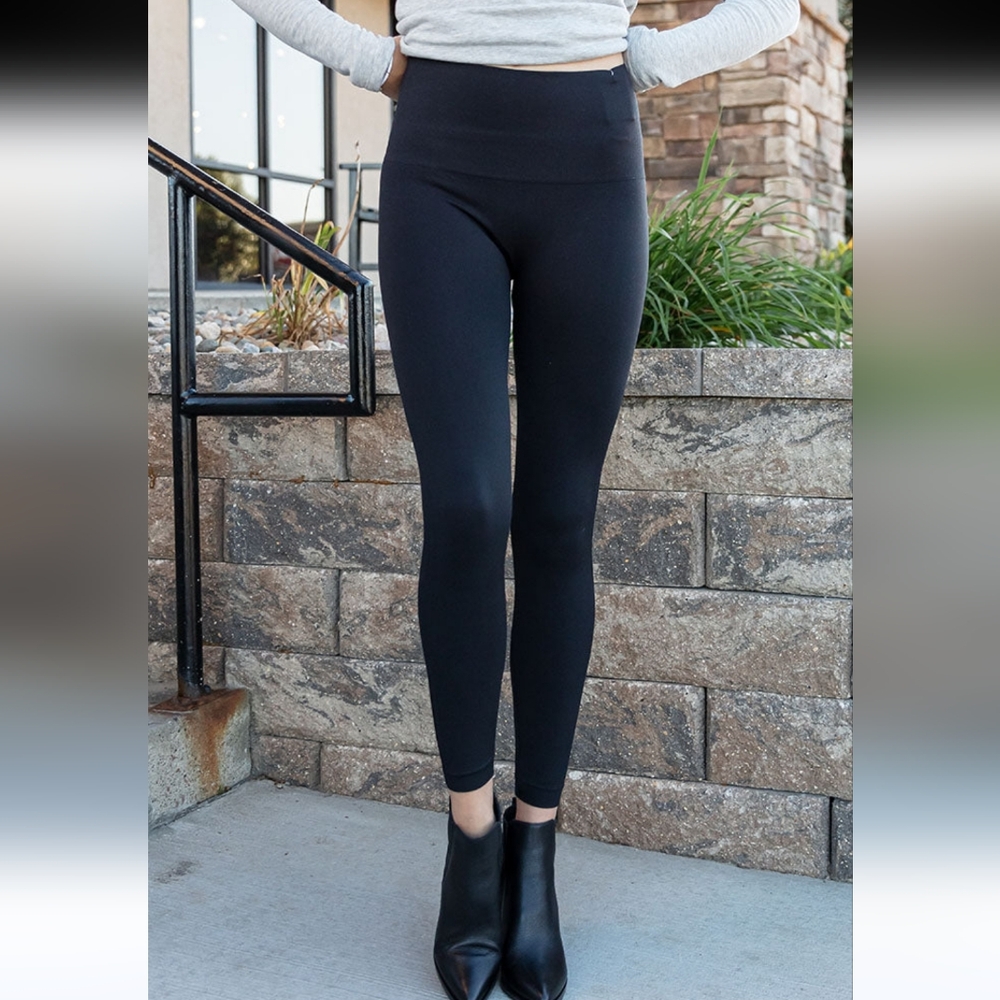 SPANX Look At Me Now Seamless Cropped Black Leggings, Size Small